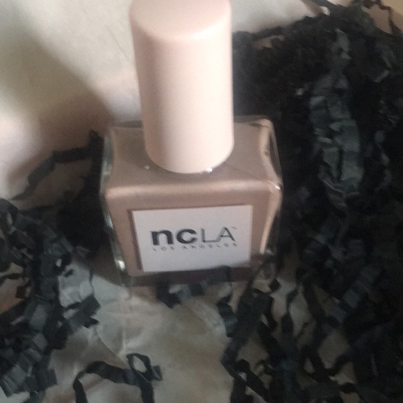 New 6 Piece Goodie Box Makeup Beauty Bundle Including Lottie ncLA Pixi and More - Picture 8 of 8